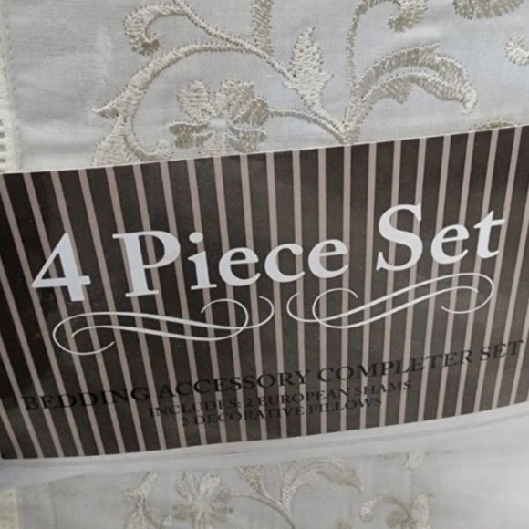 Luxury Decorative Bed In Bag Pillow Set 4 Piece NWT - Picture 4 of 5